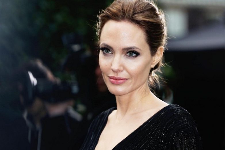 Анджелина Джоли упала в обморок в собственном доме