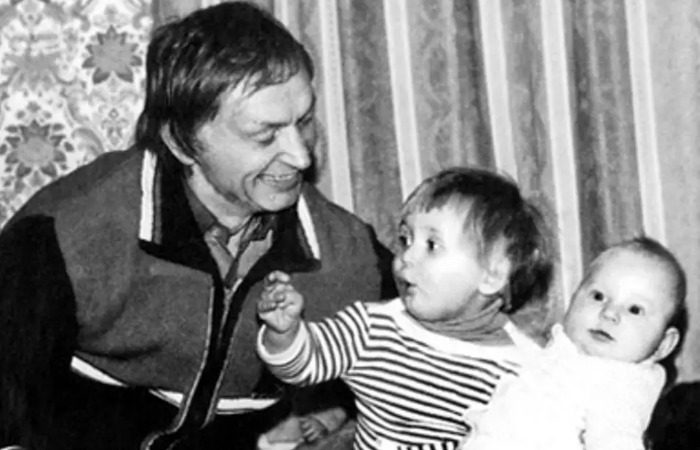 Как живёт Николай Агутин в свои 90