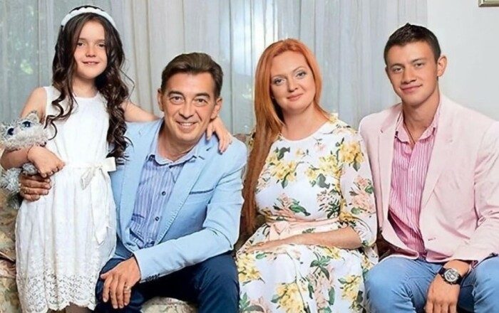 Как живёт Митяй из «Сватов» в свои 62