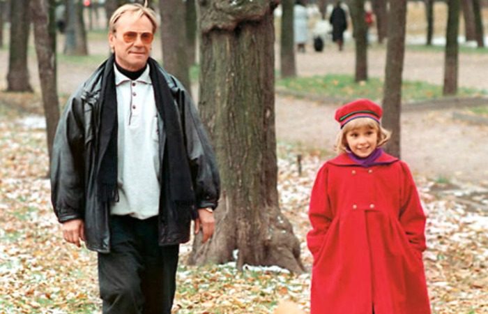 Как живёт Сергей Шакуров, ставший отцом в 62 года