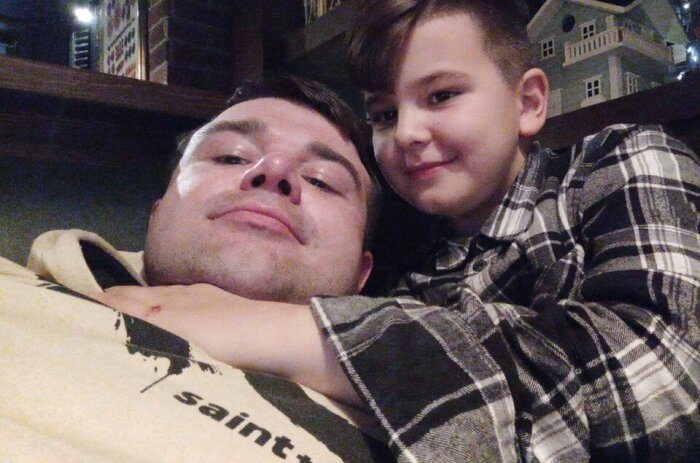 Как сегодня живёт Михаил Казаков из «Папиных дочек»
