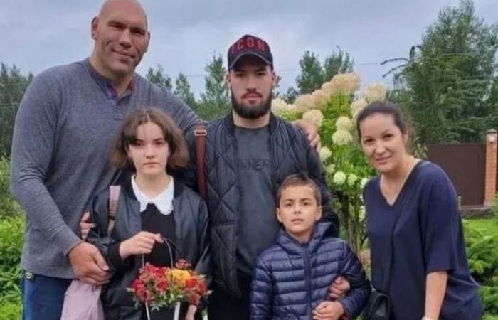 Как выглядит старший сын Николая Валуева