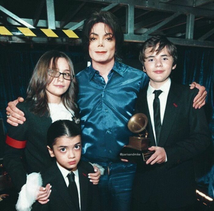 Как сегодня живут и выглядят дети Майкла Джексона
