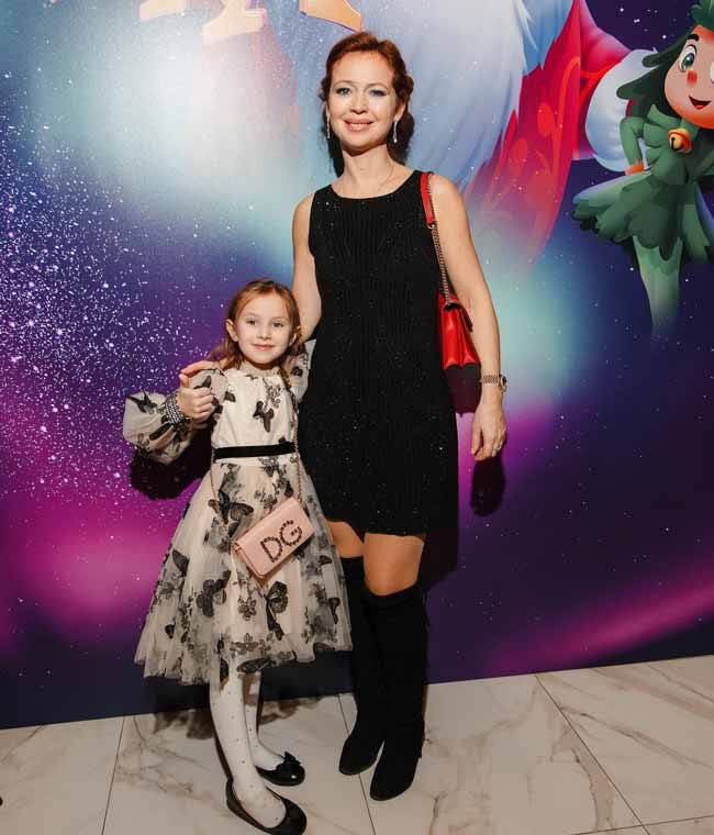 Елене Захаровой исполнилось 50