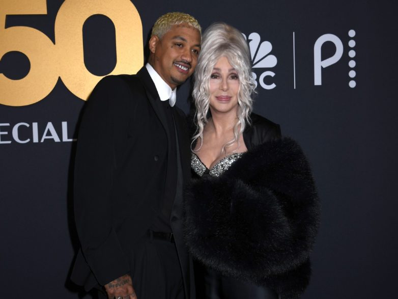 Певица Шер выходит замуж