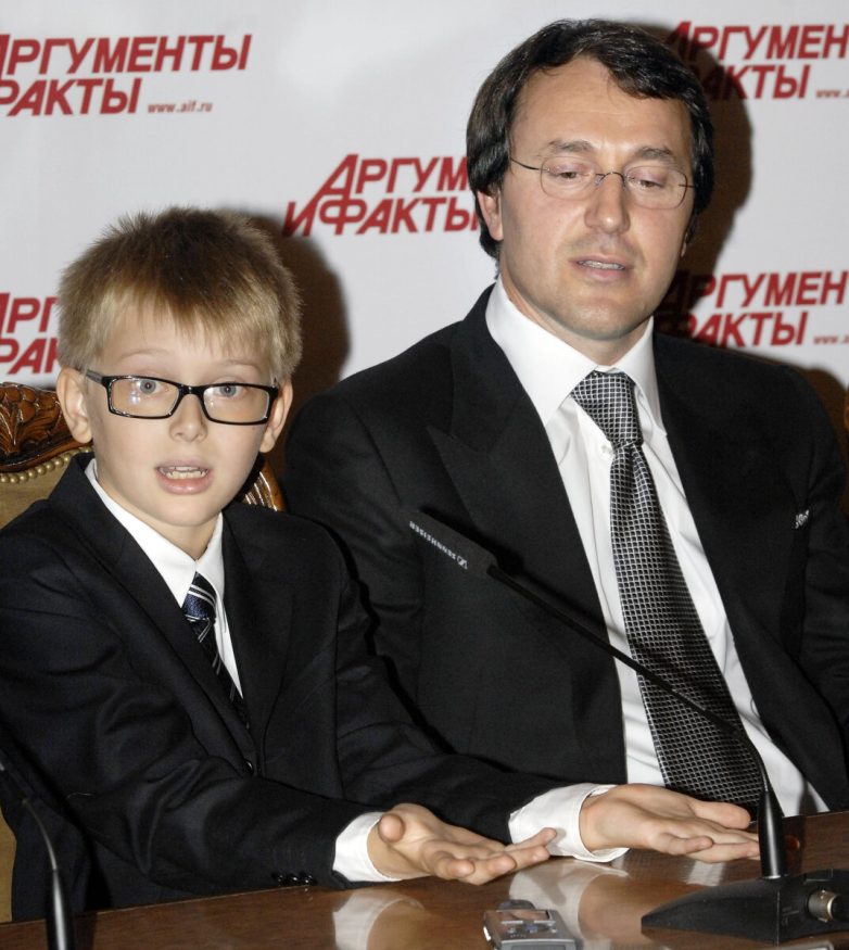 Почему внук Пугачевой ничего не хочет и слышать о знаменитой родне