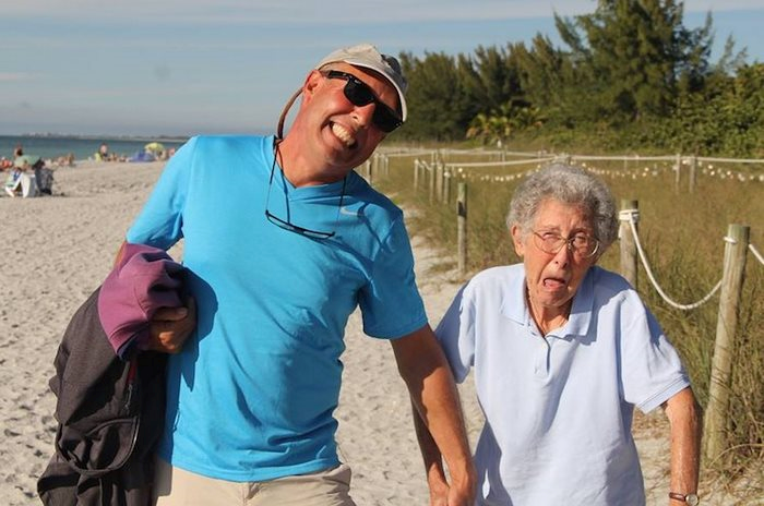 90-летняя бабушка отказалась от лечения рака. То, что она сделала, поразило её близких еще больше!