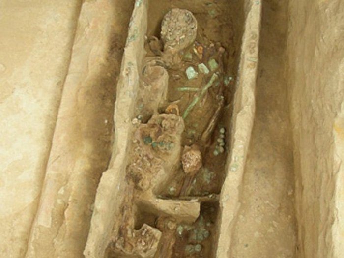 Эти неожиданные находки нашли в гробницах по всему миру