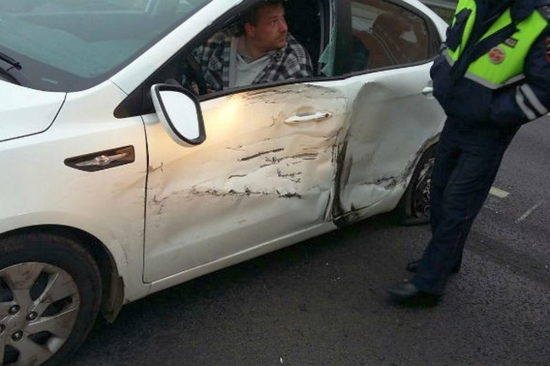 Как дальнобойщик прославился в Москве, протаранив фурой автомобиль автохама