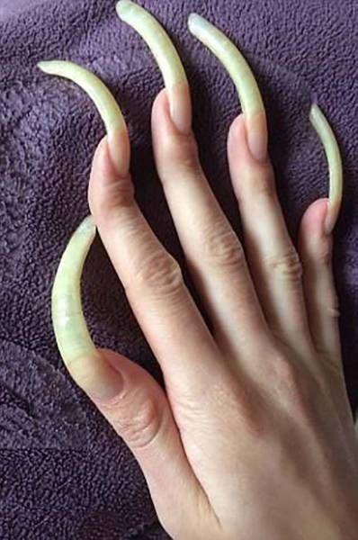 Она 3 года не стригла ногти, и вот что из этого вышло