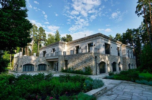 Это самый дорогой дом Рублёвки. Его продают за .000.000