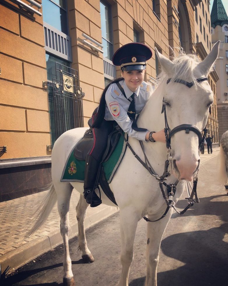 Красотки из конной полиции России