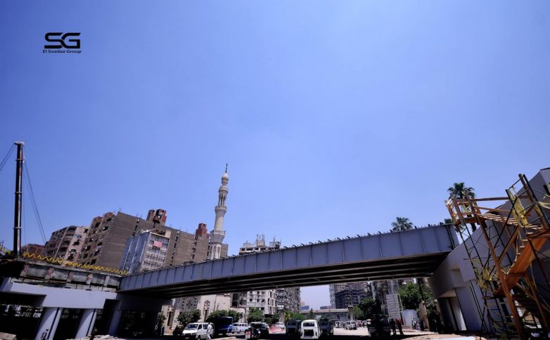 Офигеть! В Египте строят дорогу в нескольких сантиметрах от жилых домов