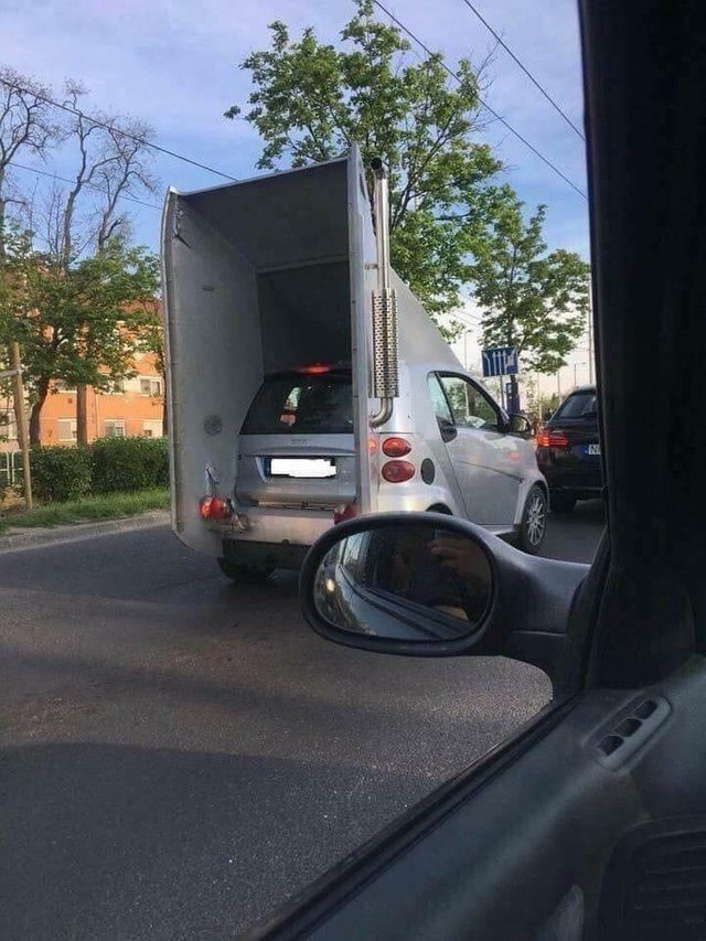 20 безумных ситуаций, которые пришлось наблюдать людям из окон своего авто