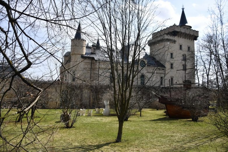 Замок Галкина продаётся как неликвид - в 5 раз дешевле