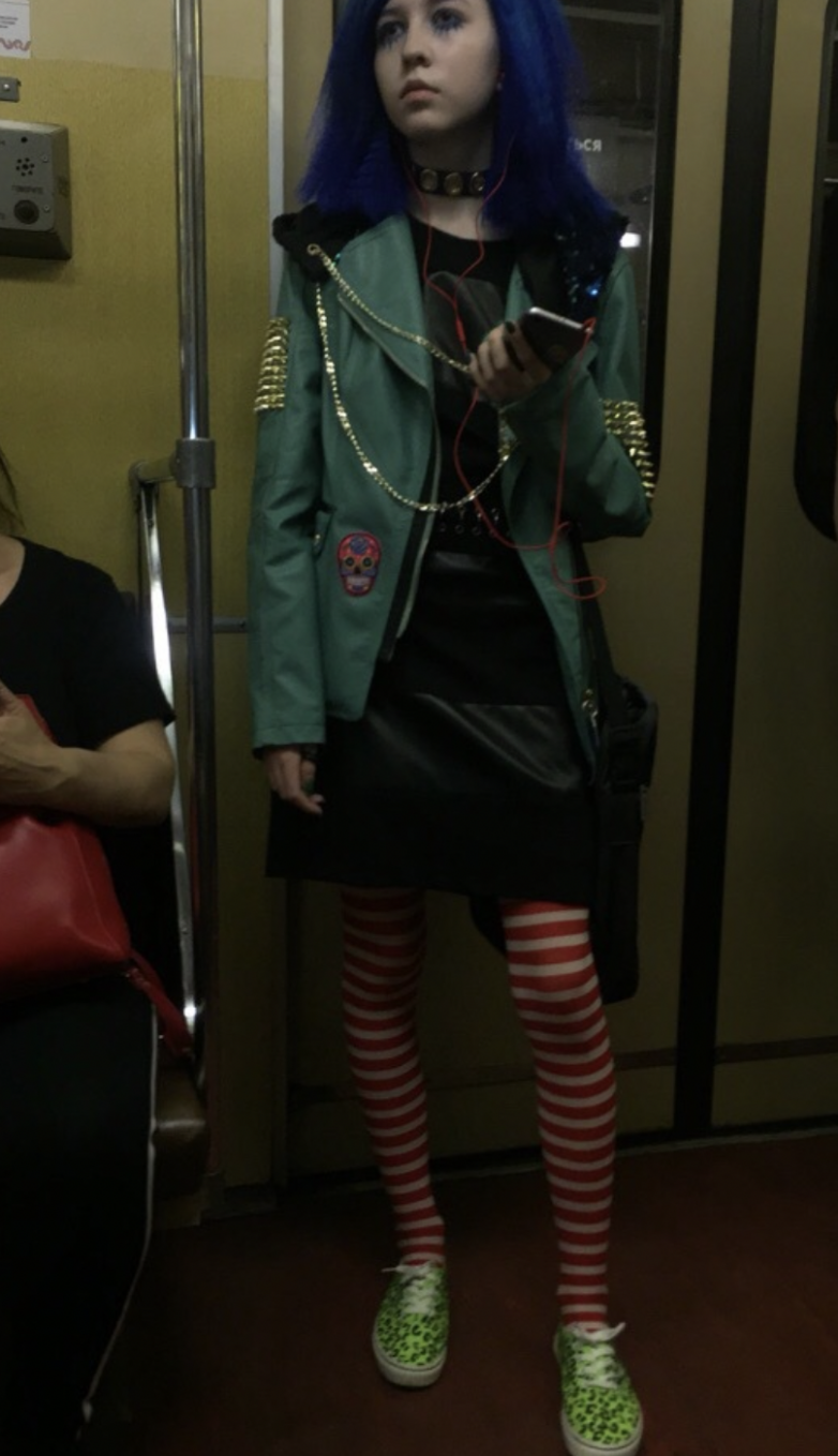 Забавные девушки Москвы и Питера, которых сфотографировали в метро