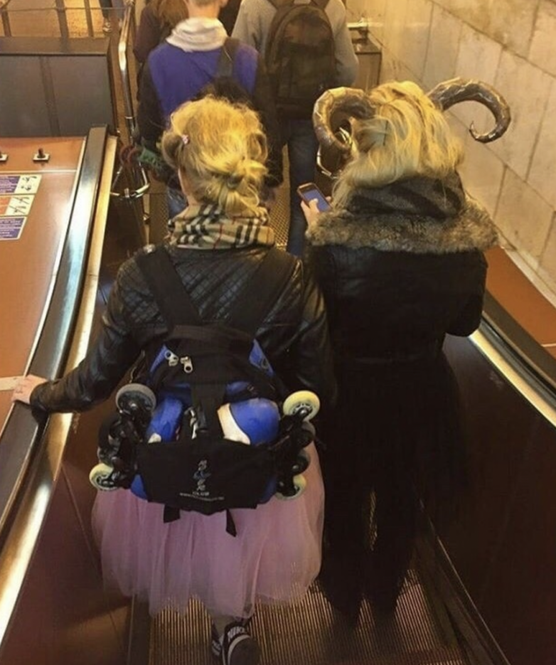 Забавные девушки Москвы и Питера, которых сфотографировали в метро