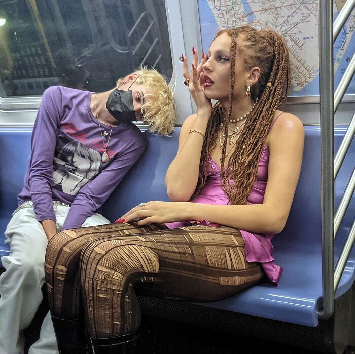 Снимков из нью-йоркской подземки, спустившись в которую можно увидеть всё, что угодно