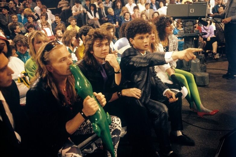 Крутые кадры из 90-х. Не передать словами!