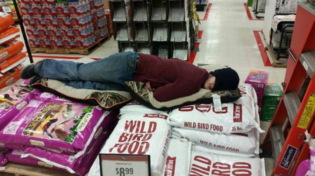 Когда кофе — единственный коллега, который не подводит. Рабочие приколы и казусы