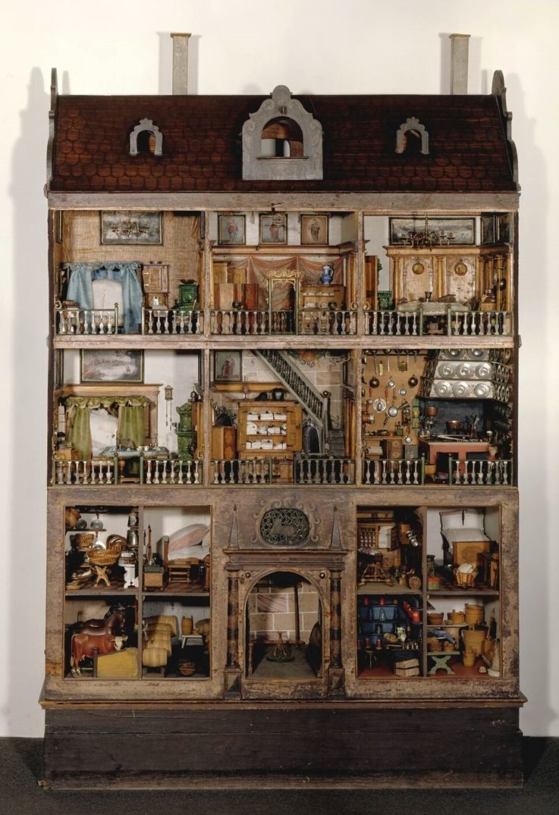 Исторические артефакты, позволяющих совершить путешествие сквозь время