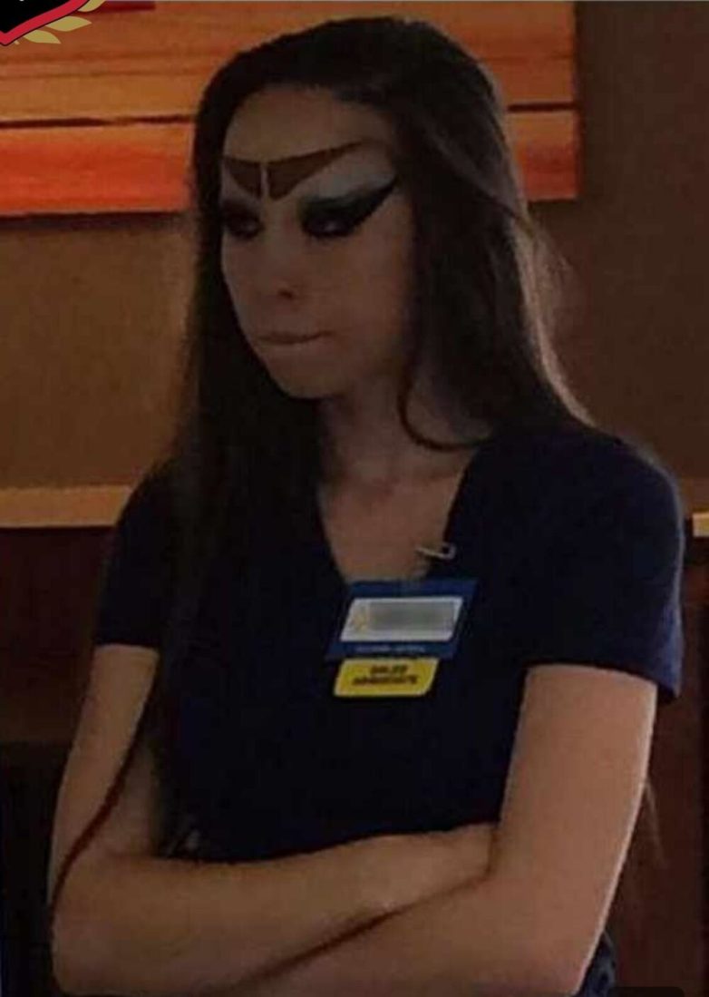 Модники, брови которых живут своей собственной жизнью