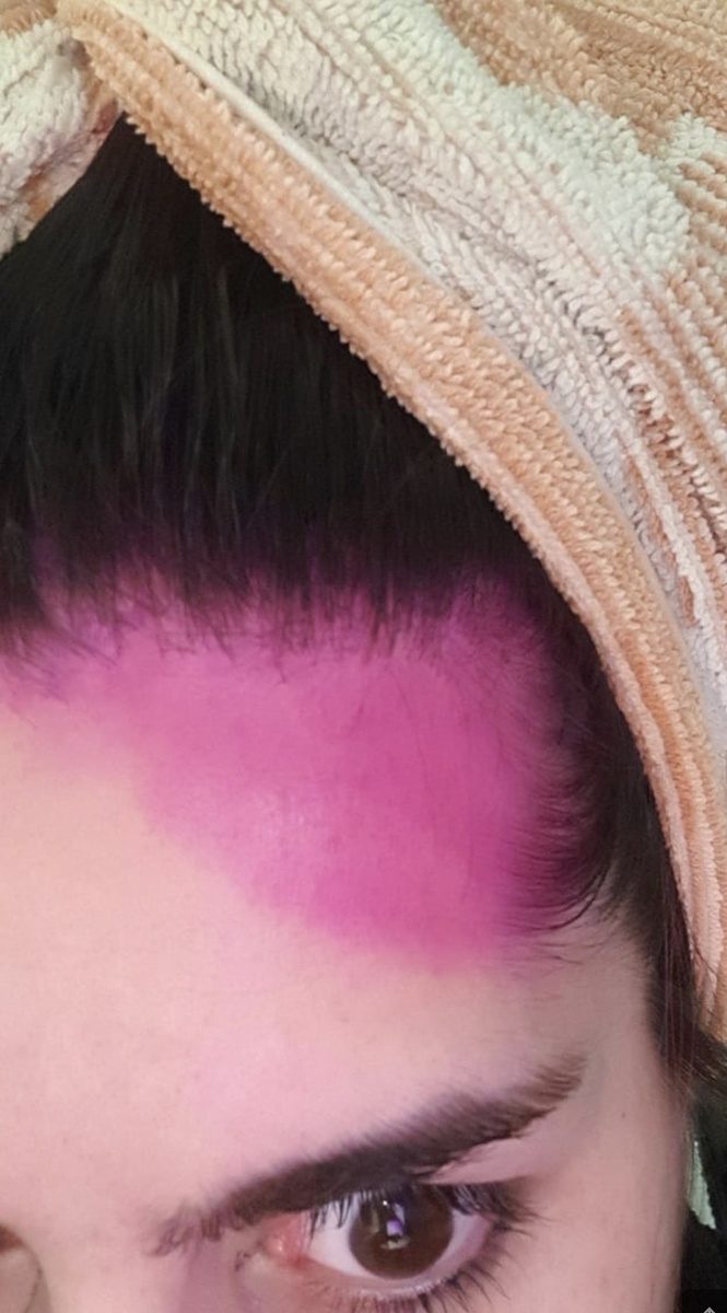 Фотографии девушек, которые решились сами покрасить волосы, но что-то пошло не так