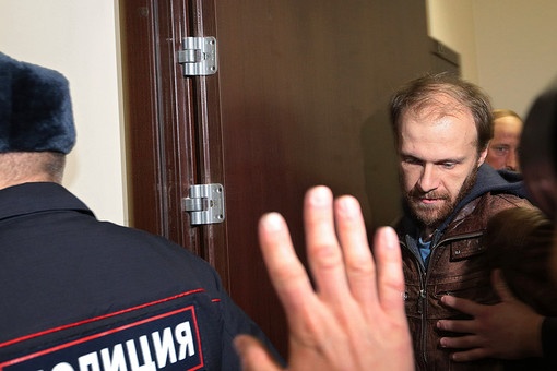 Cуд принял решение выпустить фотографа Дениса Синякова под залог в 2 млн руб.