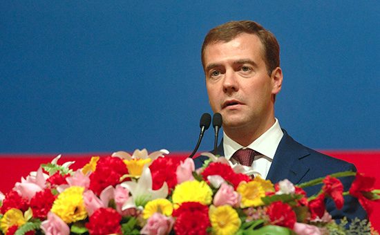 Медведев утвердил государственную политику в интересах женщин