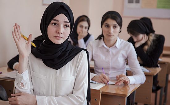 В Чечне принят закон о праве школьниц носить хиджаб