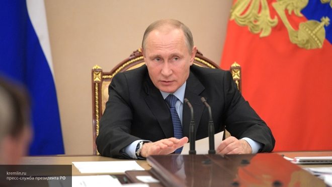 Путин подписал поправки в закон о военном положении