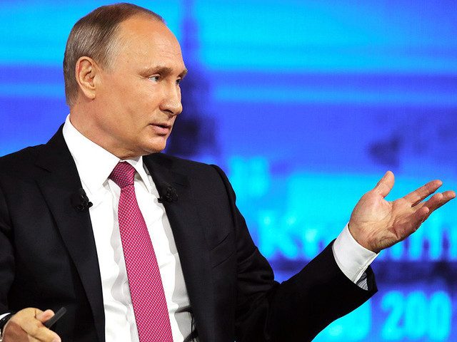 Почти половина россиян считают нормой вмешательство президента в проблемы регионов