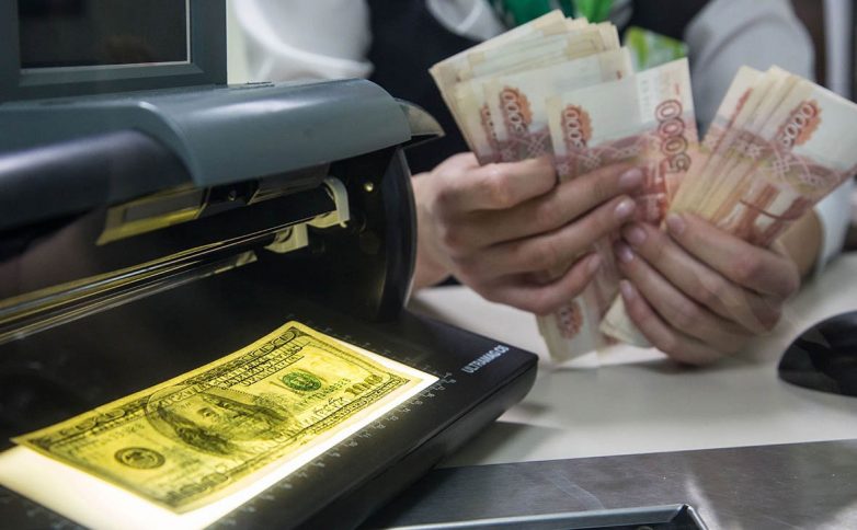 Россияне стали в 4 раза чаще использовать иностранные счета