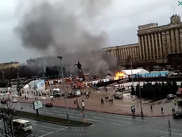 В Санкт-Петербурге загорелась новогодняя ярмарка