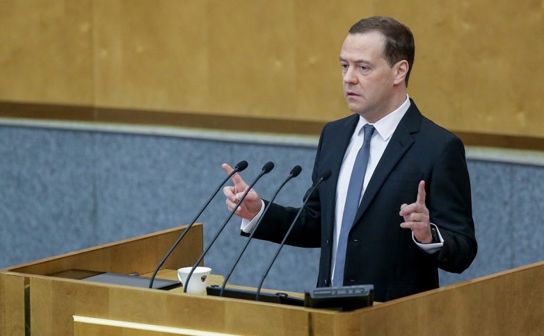 Медведев оценил исполнение нового майского указа Путина в 8 трлн руб.