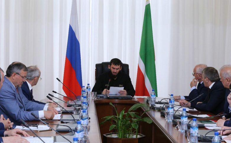 В Чечне предложили разрешить президенту России избираться три срока подряд