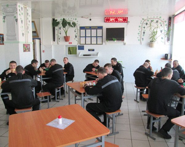 Заключенных в России кормят на 72 рубля в сутки