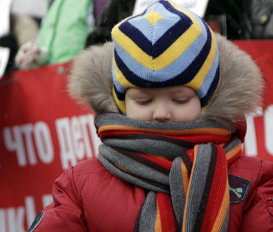 Путин утвердил закон о штрафах и арестах за вовлечение детей в митинги