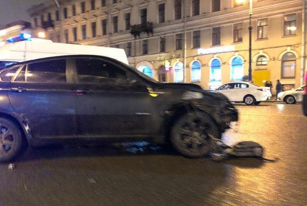 Лихач на BMW X6 сбил 6-х людей. Погибли гражданин США и москвичка