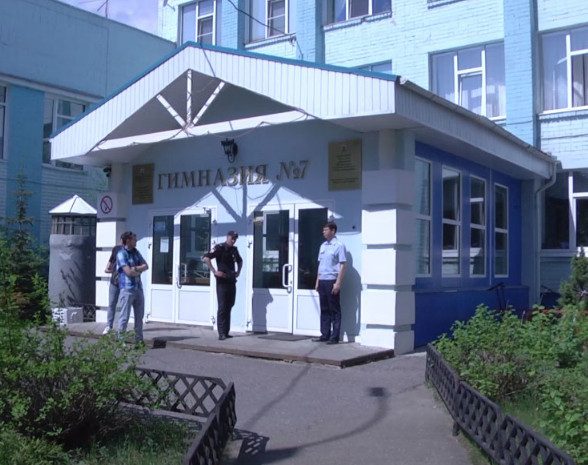 Школьник пытался взять заложников в 7-й гимназии Казани
