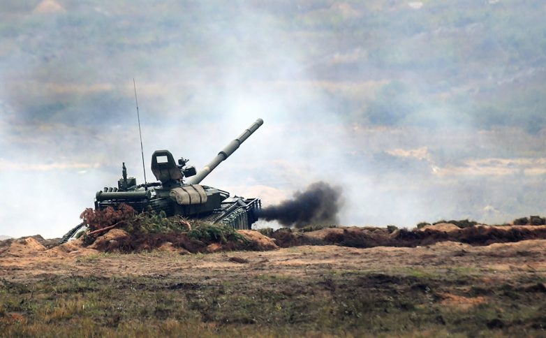 Экс-рядовые потребовали от Минобороны 6 млн рублей за стрельбу по ним из танка