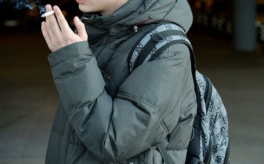 Родителей, дети которых курят, предложили наказывать рублем