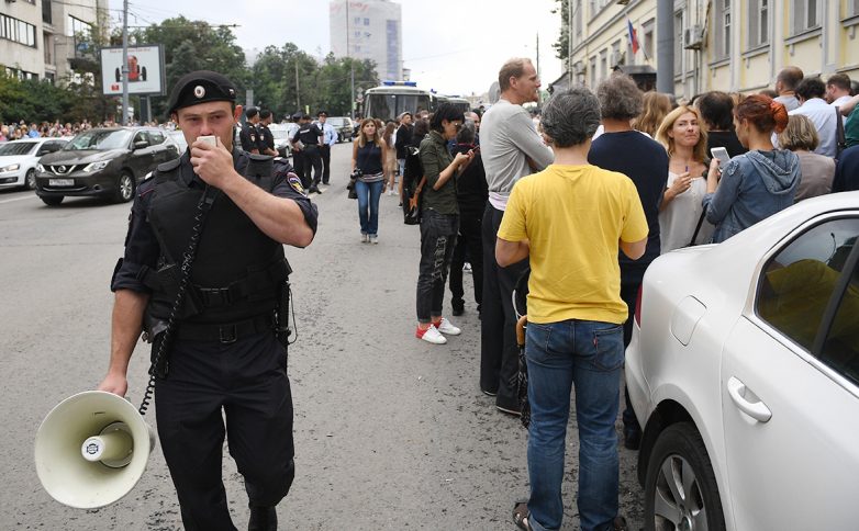 Путин наделил полицейских полномочиями выносить предостережения гражданам за «создание условий для совершения преступлений»