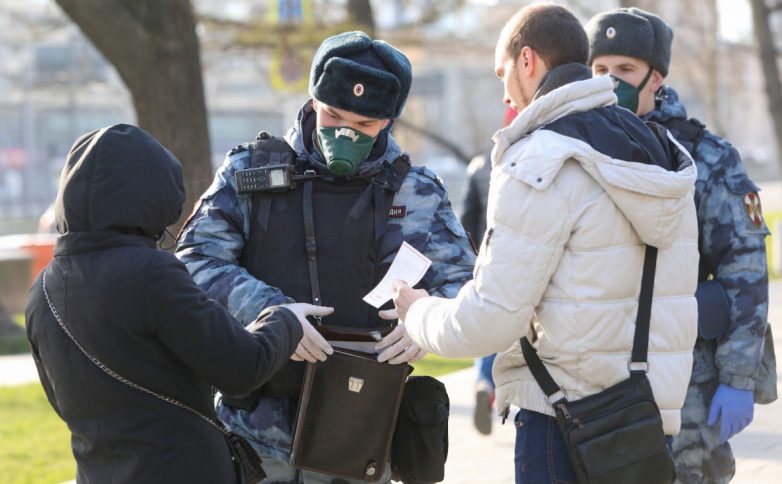 В Москве за нарушение дистанции за сутки было оштрафовано более 1300 человек