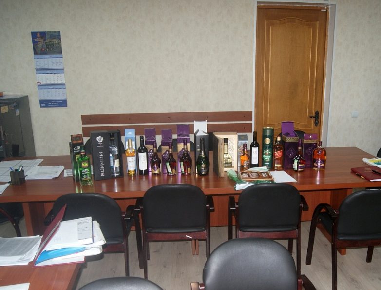 Тверские полицейские «наехали» на предпринимателей ради виски, водки и коньяка