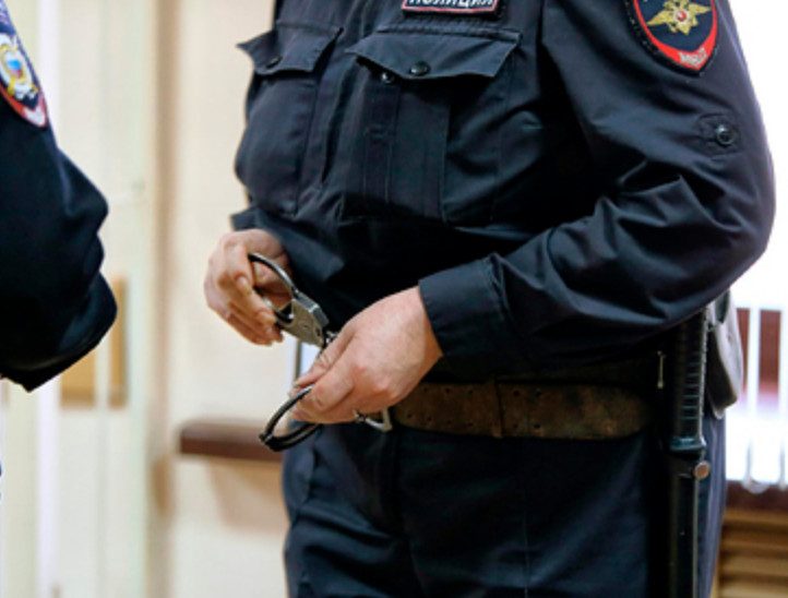 Полицейские пойдут под суд за контрабанду 16 килограммов драгоценностей