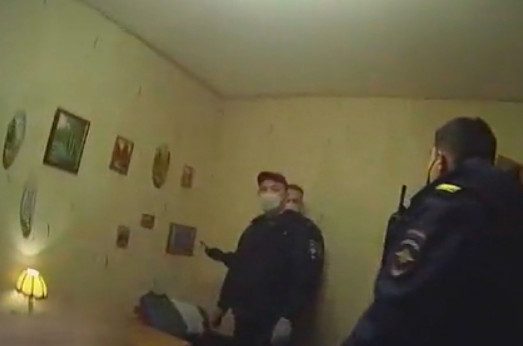 Россиянка сдала полиции сына, устроившего склад нелегального оружия в квартире