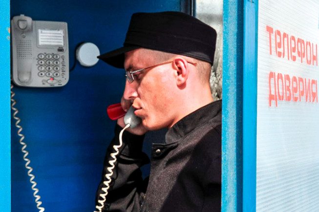 Как заключенные прямо из тюрем обманывают миллионы россиян по телефону