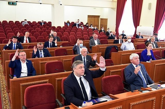 Ростовский депутат не платил кредит и оказывал давление на суд