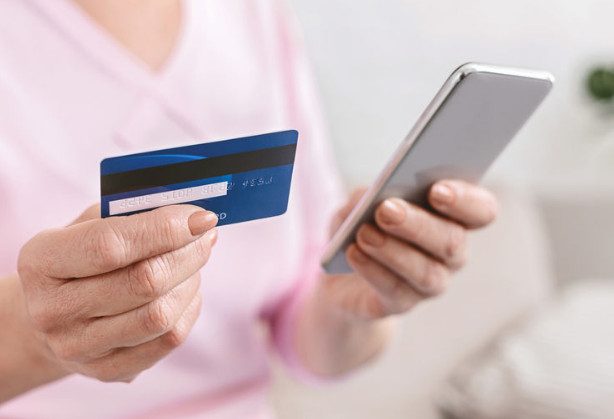 Могут ли мошенники без вашего ведома изменить номер телефона, привязанный к банковской карте?